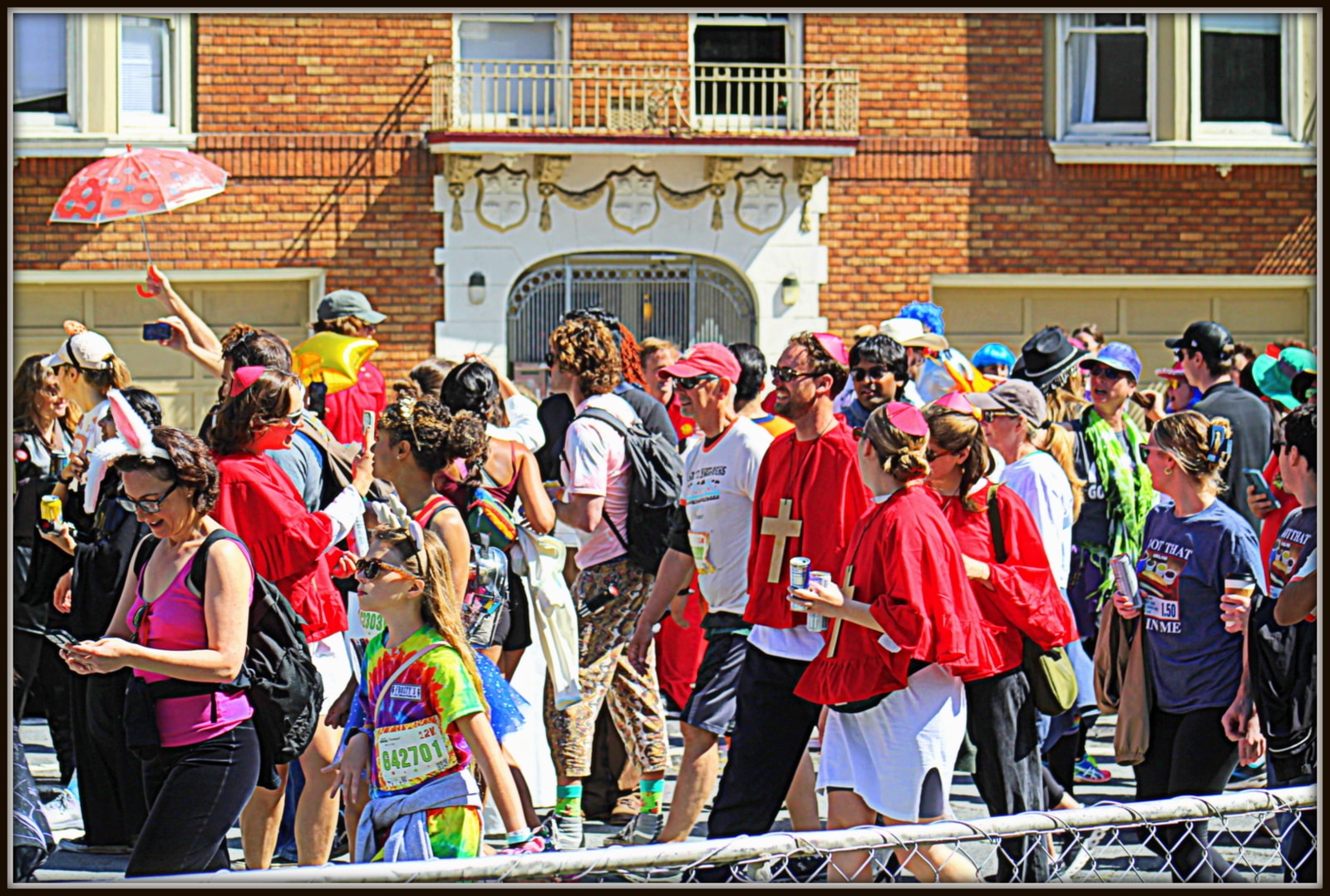 Bay to Breakers — crowd scene